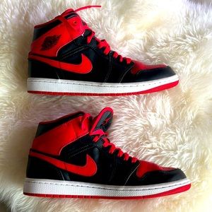 Nike black, red, and white air Jordan. Size men’s 8.5
